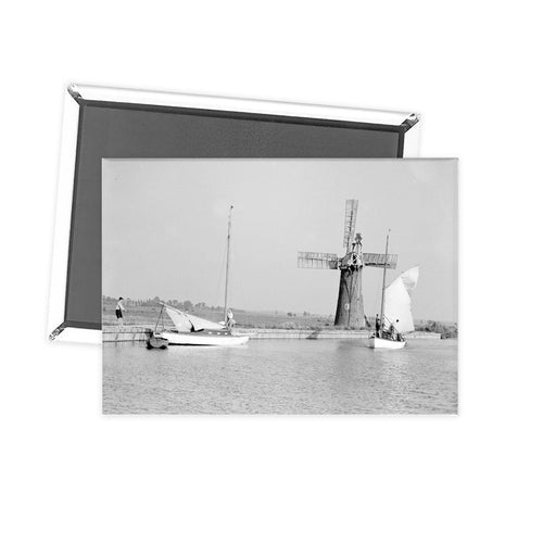 B&W Photo of Broads Fridge Magnet